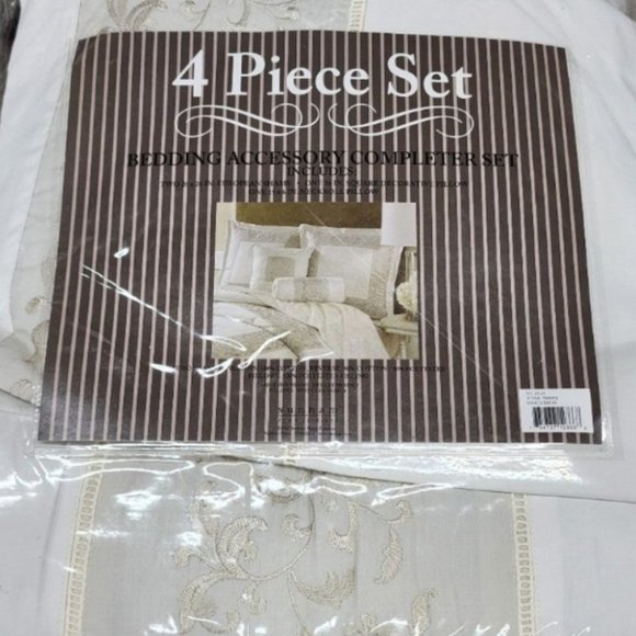 Luxury Decorative Bed In Bag Pillow Set 4 Piece NWT - Picture 1 of 5